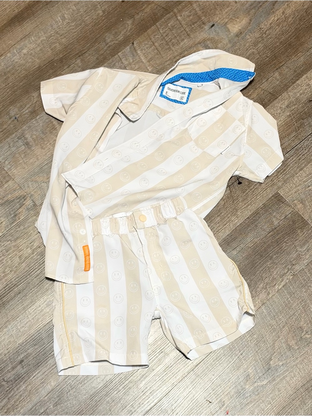 Beige & White Striped Two PieceSet with Smileys. Sovereign Code size 7 kids